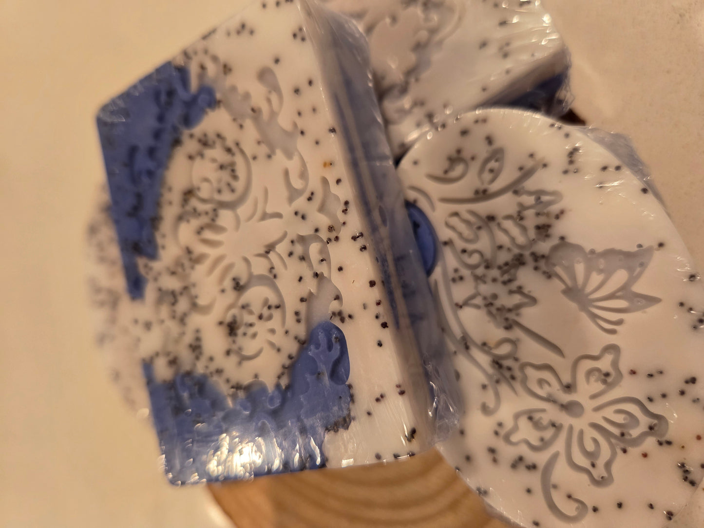 Sandalwood & Poppy Seed Soap Bar
